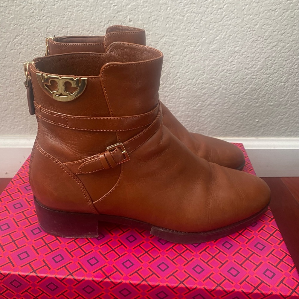 Tory Burch Sidney booties in Brown - size 9